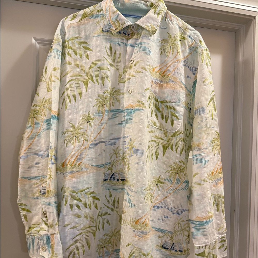 Men’s Large EUC Tommy Bahama Relax Tropical Shirt Line. Long-sleeve